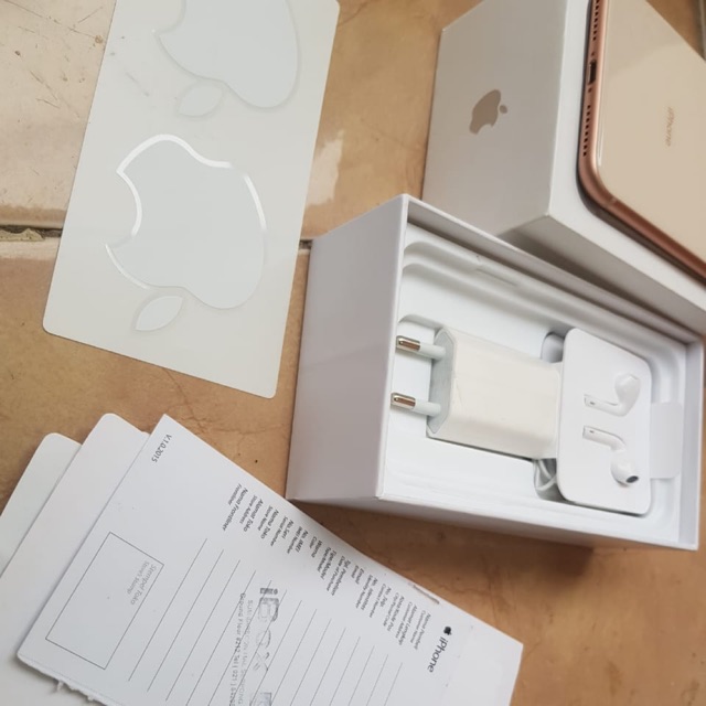 Iphone 8 64 gb garansi resmi ibox mulus like new