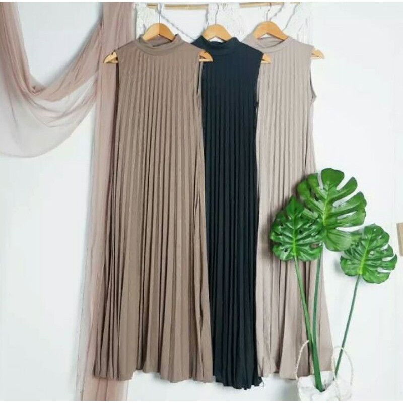 Gamis plisket tanpa lengan