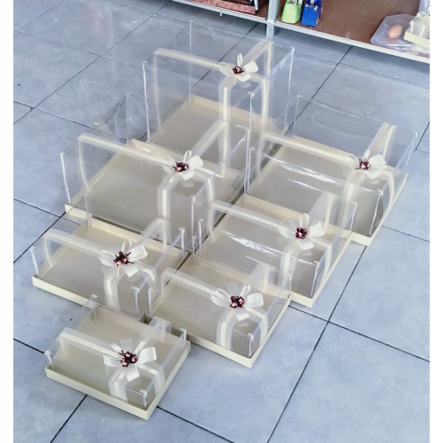 

Kotak hantaran 1 set isi 7 pcs untuk tas model tile pita (tinggi 30cm 1 kotak)