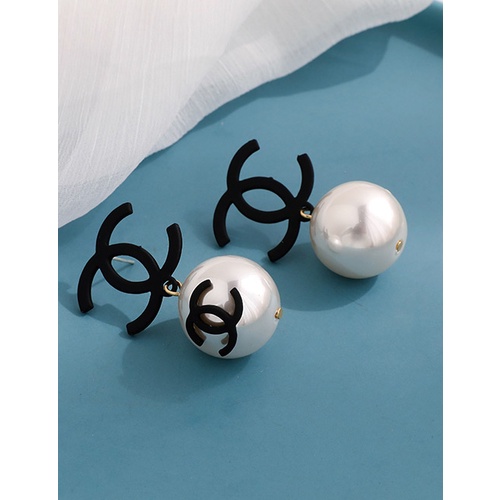 LRC Anting Tusuk Fashion Black Alloy Pearl Letter Earrings K83614