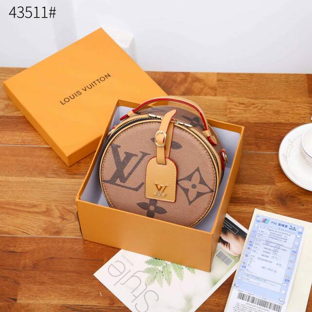 Tas Louis Vuitton Petite Boite Chapeau Bag

DETAILS
Seri 43511#