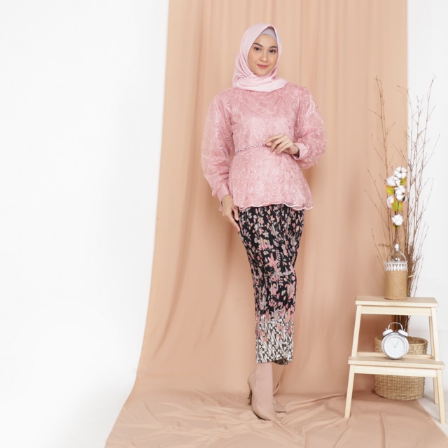 KEBAYA ODELIA ALADIN / KEBAYA MODERN / KEBAYA TUNANGAN / KEBAYA KONDANGAN