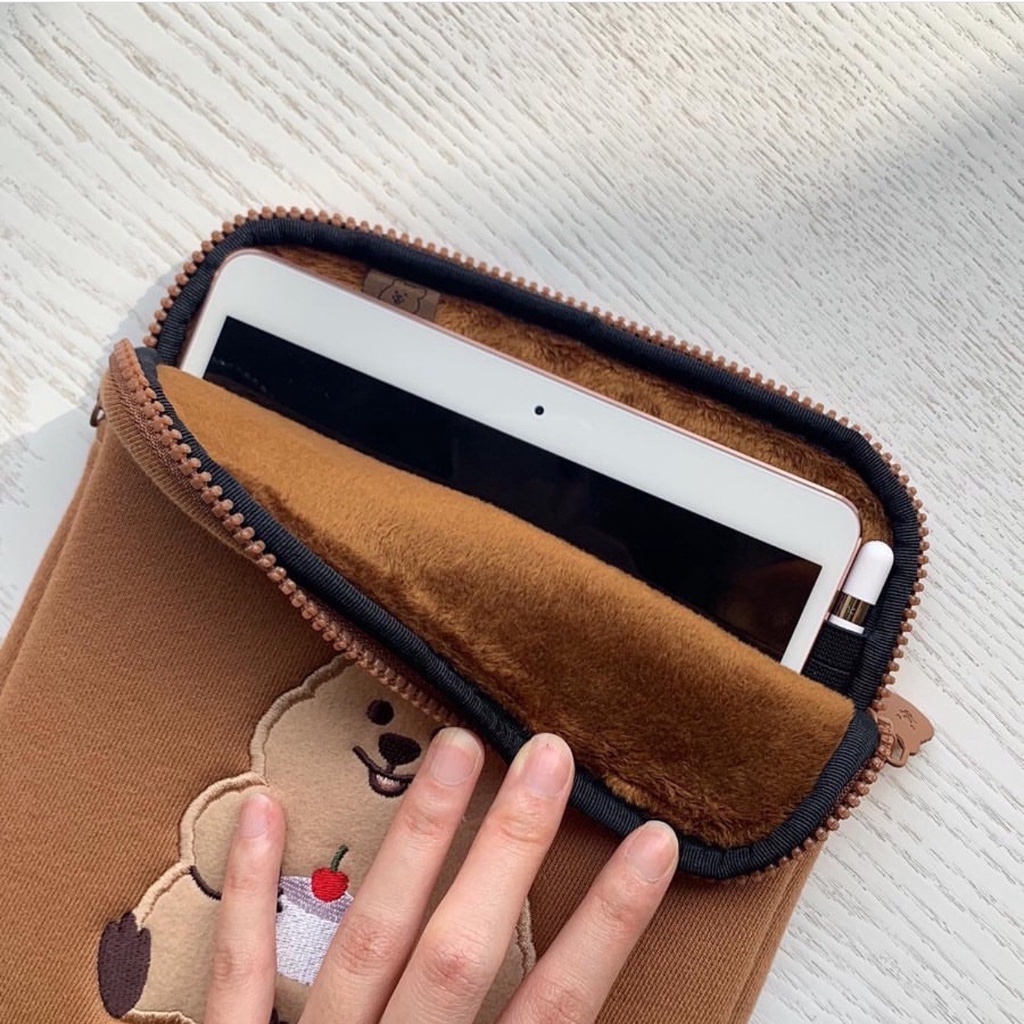 Sleeve Pouch Sarung Tas Bag Case Ipad Tab Tablet Macbook Air Pro Laptop Asus Acer Lenovo HP Huawei 11 12 13 14 15 inch Motif Gambar Beruang Bear Cake Kue Warna Coklat Brown Lucu Cute Murah Korean Model