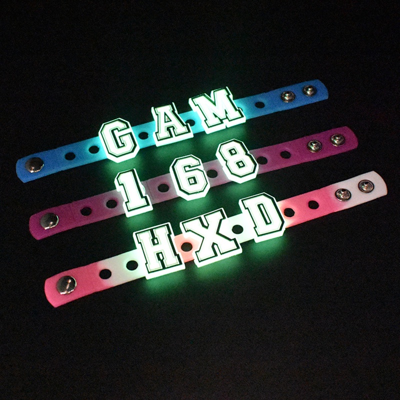 Charms Sepatu Tulis Glow in The Dark Untuk Pesta / Hadiah