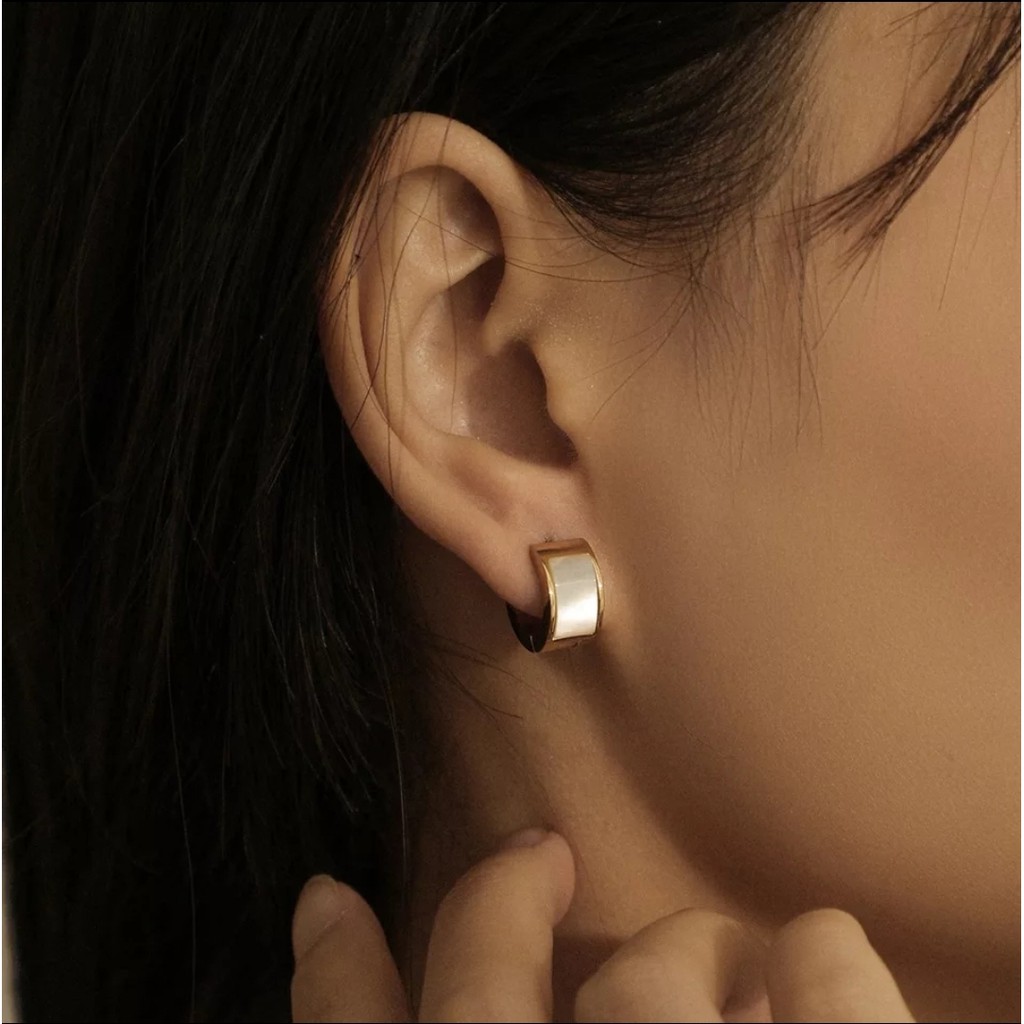 Anting Jepit Titanium White Sheel Lebar 0,7cm Tersedia Warna Rose Gold, Gold dan Silver