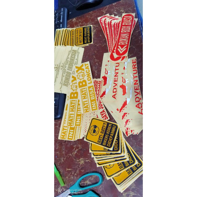

Sticker Cutting KOMBO INDONESIA BUKAN BOX BIASA PETA INDONESIA
