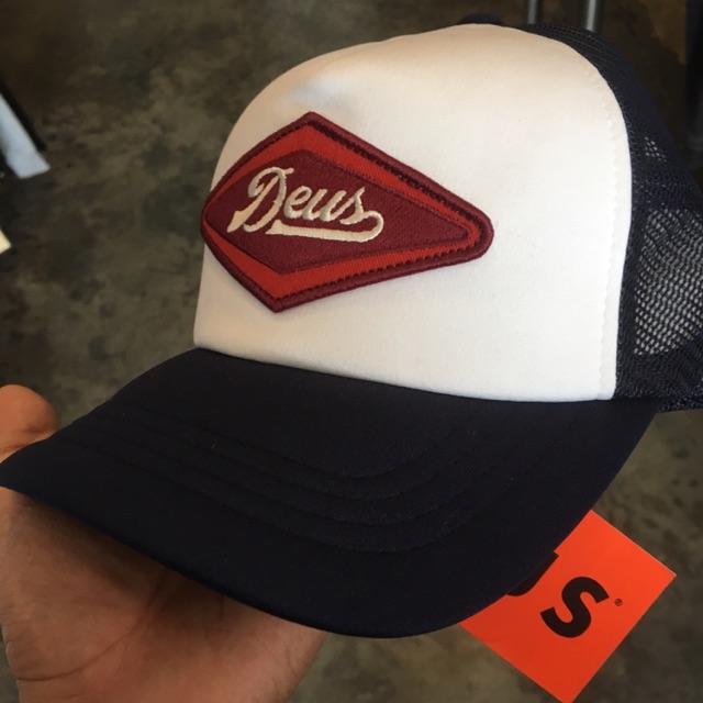 Deus trucker diamond Logo dua warna