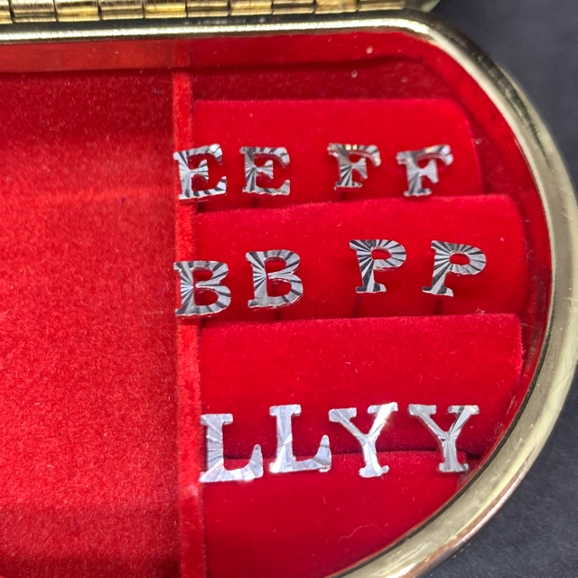 Anting emas asli mas putih kdr 750 alphabet huruf