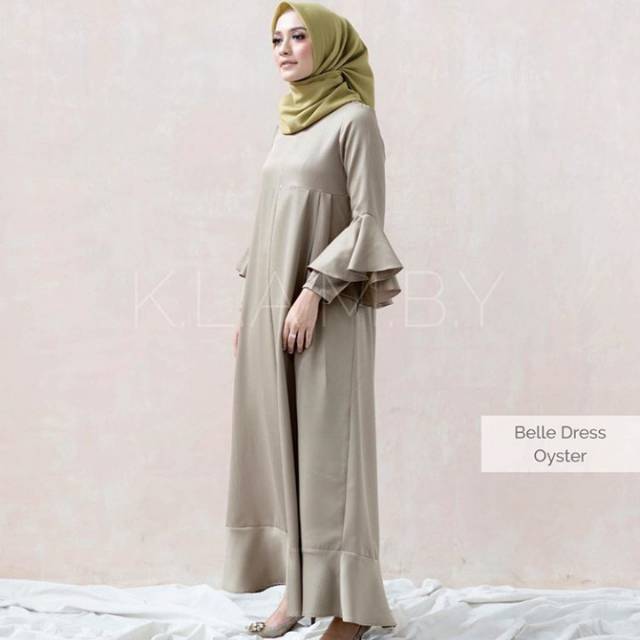 Belle dress wearing klamby