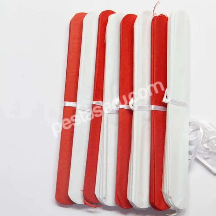 

Pompom 3 meter ( 1 set isi 8 )