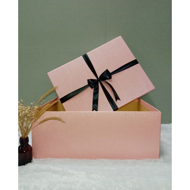 

Kotak hadiah / Kotak kado / 40x30x15 cm / Berpita / Tanpa Pita