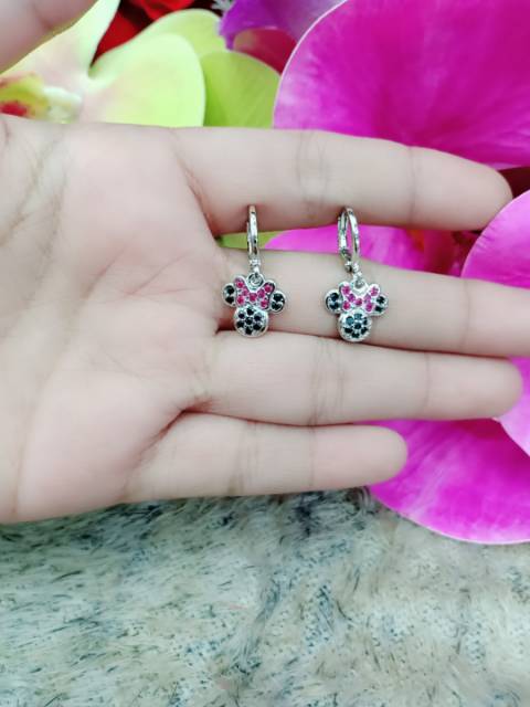 Anting Mickey Mata hitam