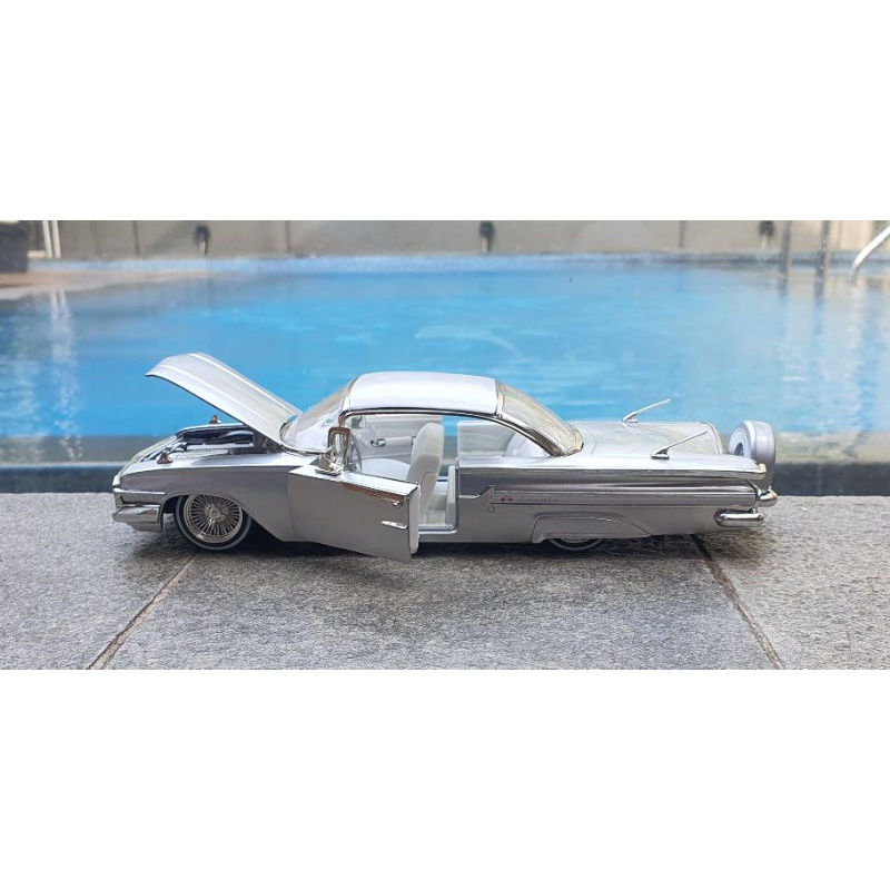 Jada 1:24 1960 Chevy Impala Miniatur Diecast Mobil