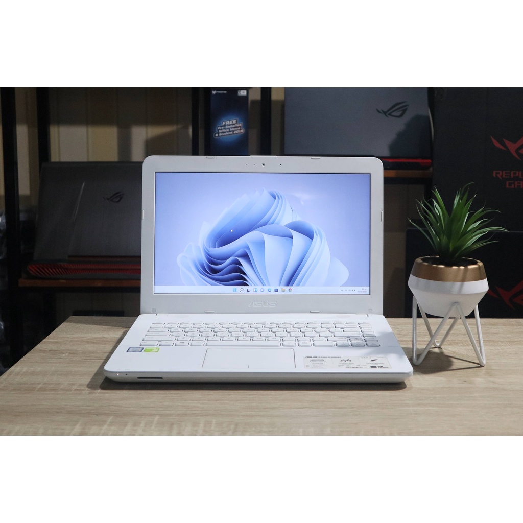 Asus VivoBook X441UV-WX094T - Core i3-6006U|4GB|500GB|NVIDIA 920MX 2GB