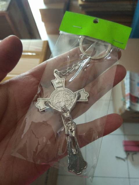 GANTUNGAN KUNCI SALIB YESUS BAHAN STAINLESS UKURAN 5x3 cm - BENDA ROHANO KRISTIANI - SOUVENIR MURAH
