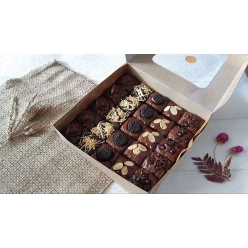 

BROWNIES PANGGANG PREMIUM FUDGY LARGE 20 SEKAT 25