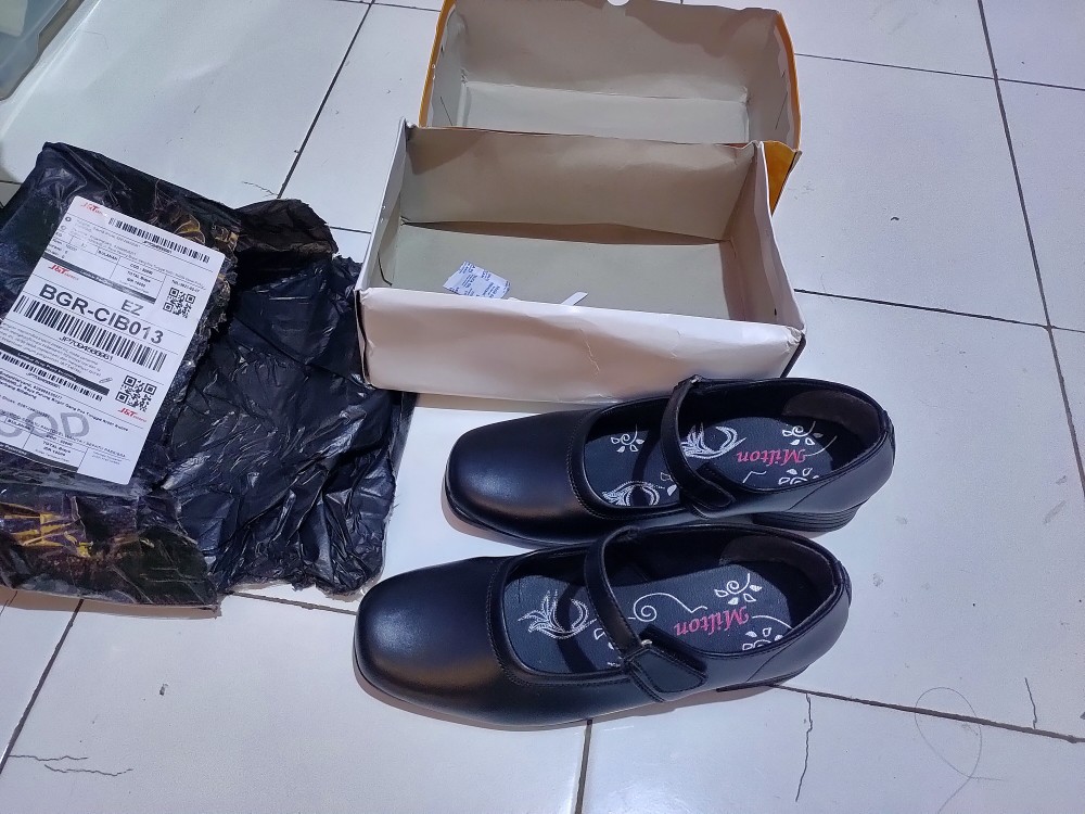 Cod-sepatu Pantovel Wanita / Sepatu Paskibra Wanita Hitam/putih