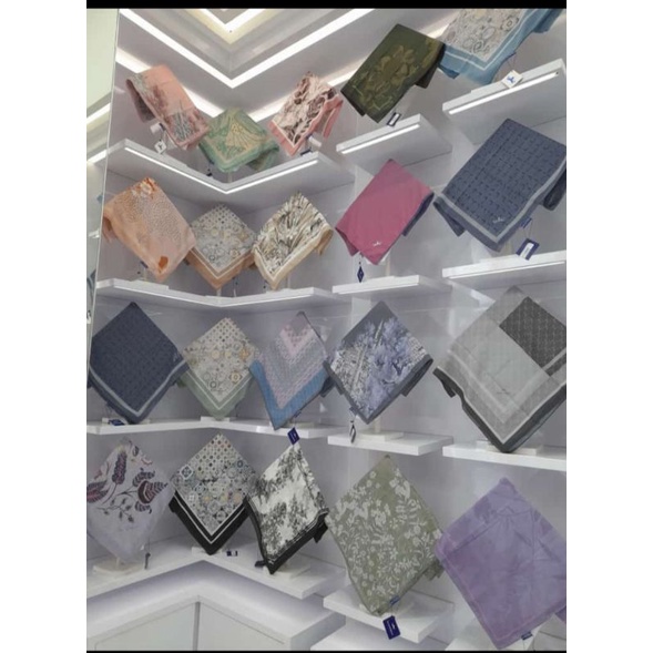 Mandjha Khusus Free Box Ivan Gunawan Fashion Motif Happy Day Hitam Putih