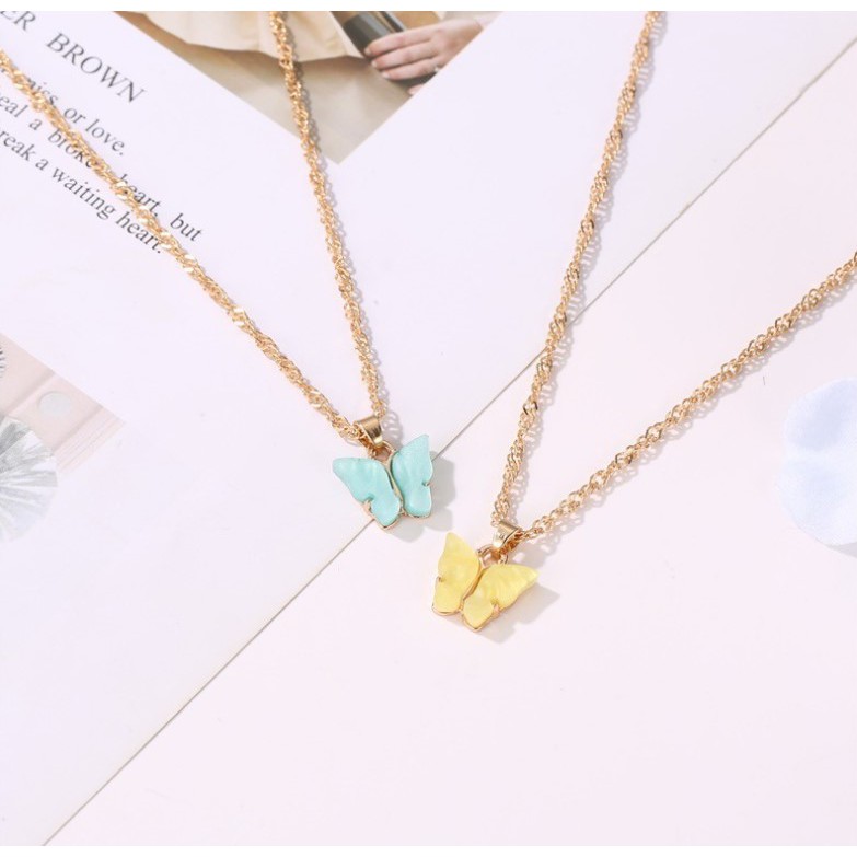 AZAHRA Kalung wanita korea Kupu-kupu Manis Warna Akrilik Kalung Fashion rantai aesthetic