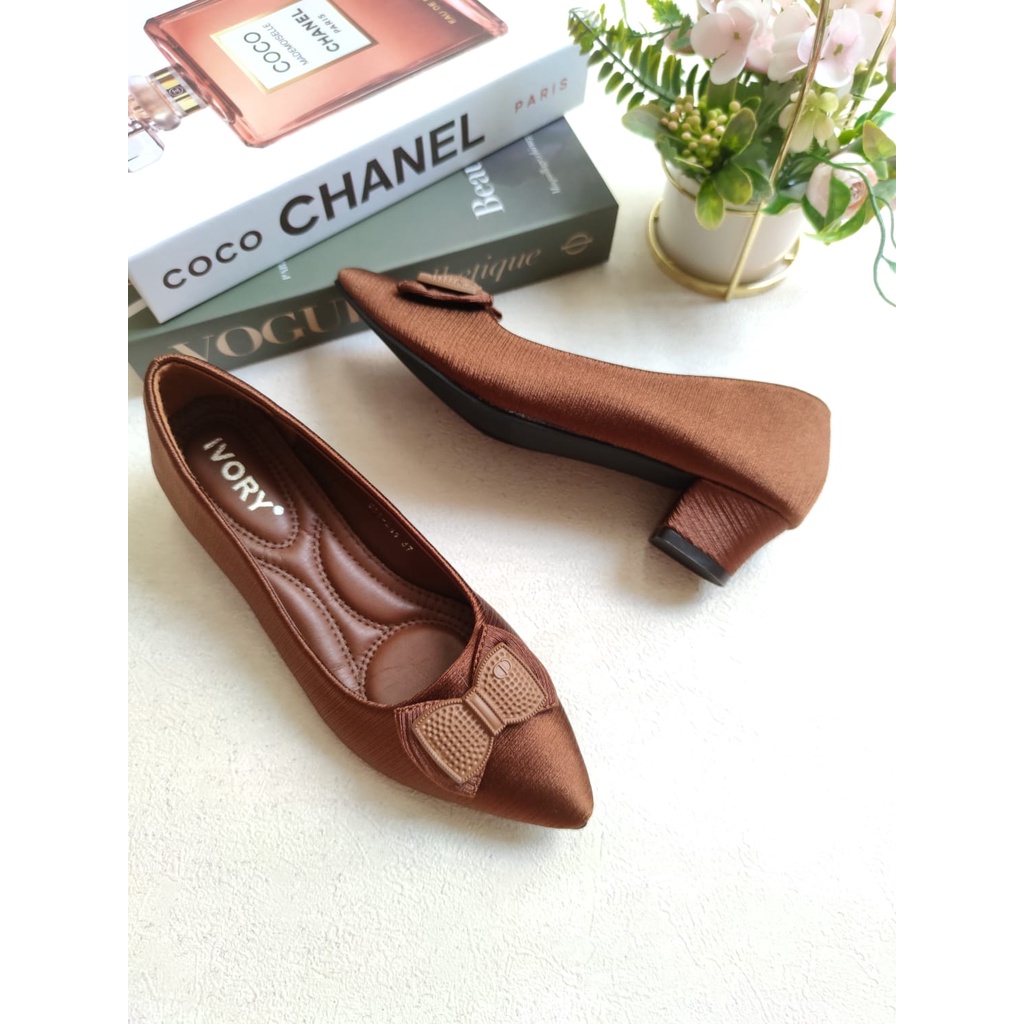Ivory Sepatu Wanita Hak Pendek 4cm Kerja Satin 244 Hitam