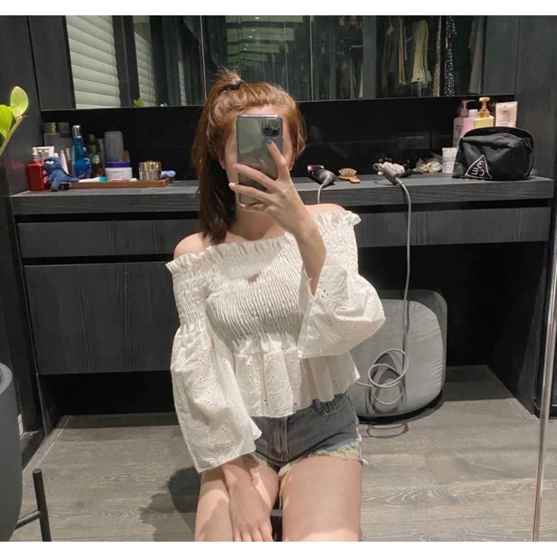 CODE:G013 Atasan putih sabrina bkk ready