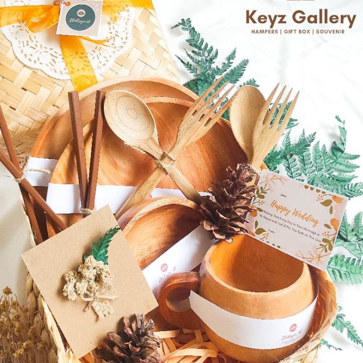

Harga Potongan⛄ Hampers Lebaran / Hampers Idul Fitri / Alat Makan Kayu Zerowaste Product/Hampers Imlek / Hampers Tahun Baru/ Hampers Wedding / Hampers Kayu / Hampers Alat Makan Kayu / Hampers Besek Bambu Kado Souvenir Pernikahan Ulang Tahun Wisuda Anniver