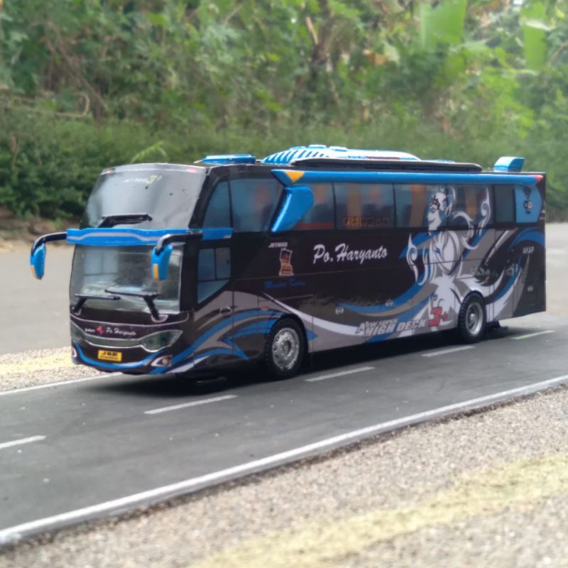 Miniatur bus Po. HARYANTO Jb3SHD Voyager