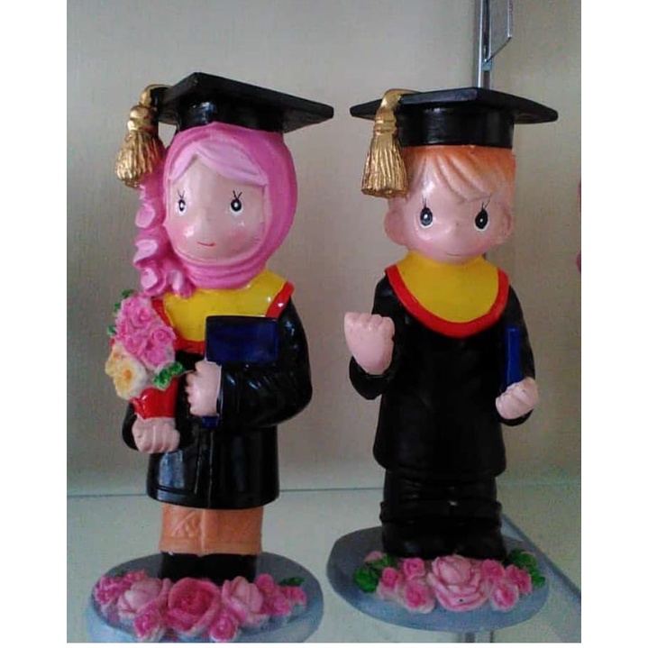 Stok Ready Patung Boneka Wisuda