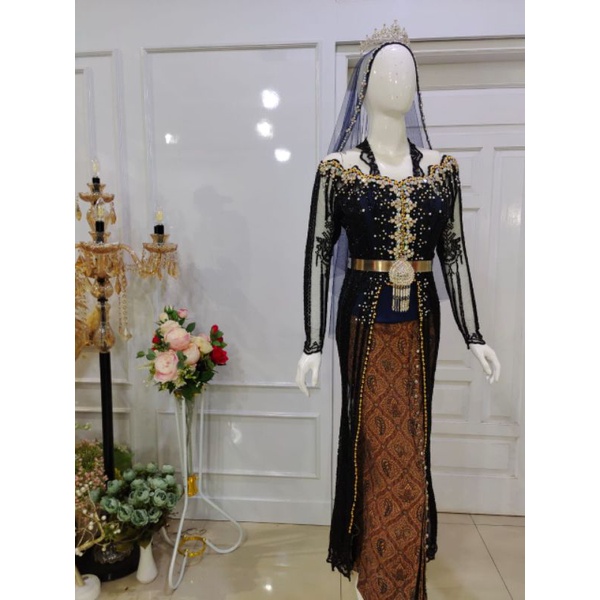 gaun pengantin hitam