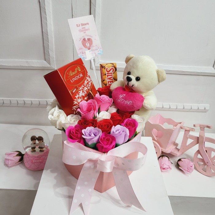 

Paket box hampers bunga valentine anniversary ulang tahun wisuda 100