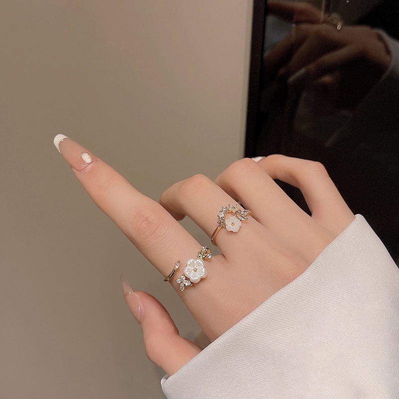 Cincin Model Terbuka Adjustable Desain Bunga Aksen Mutiara Kristal Gaya Korea Untuk Wanita