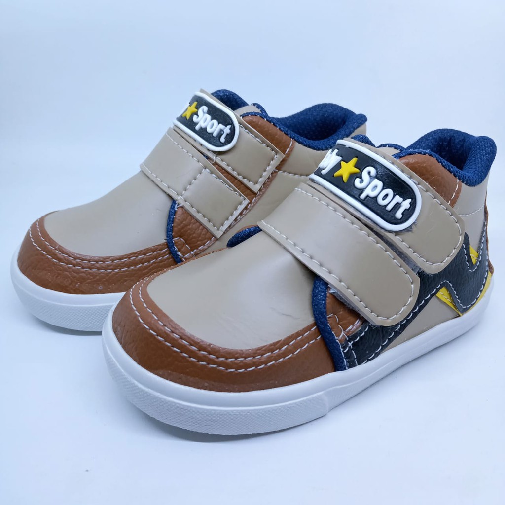 Sepatu Anak Laki - Laki Prewalker Sporty Cream Galaxy