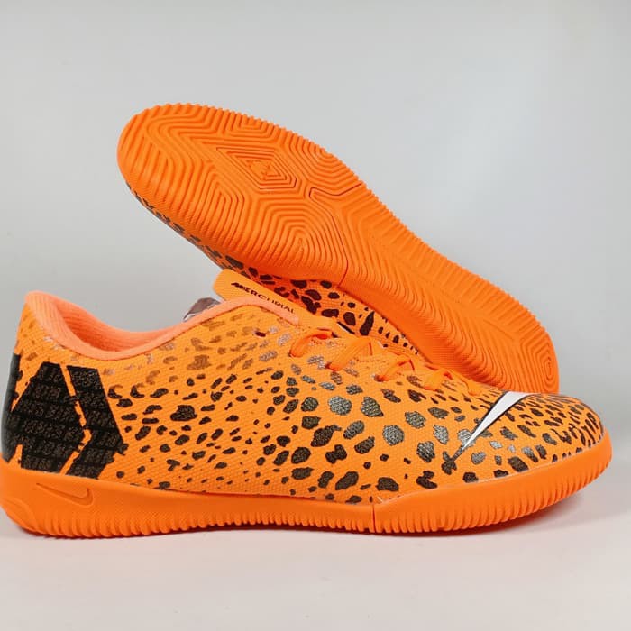 Sepatu Futsal VAPOR XII ACADEMY KIM JONES