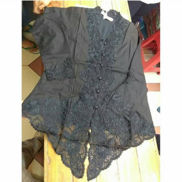 Kebaya hitam