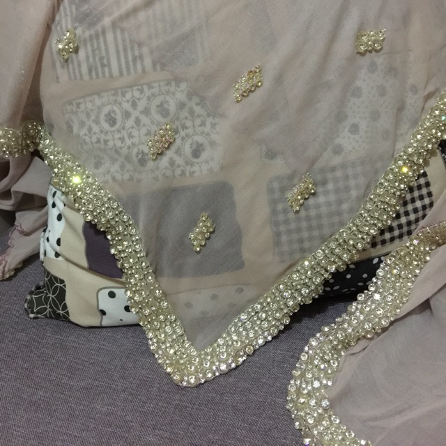 Preloved Swarovski Branded Original Hijab Jilbab Pesta Segi Empat