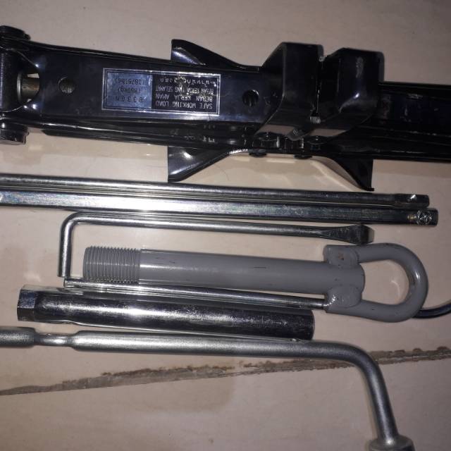 Dongkrak mobil avanza.xenia.ertiga