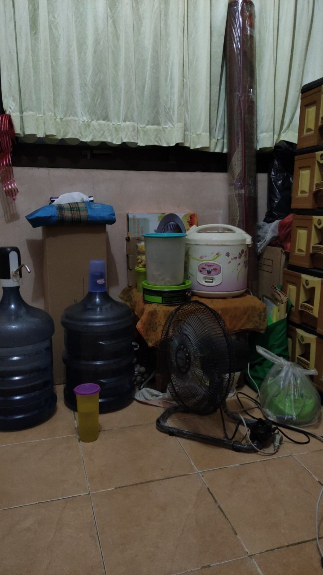 Seal Mosaic Canister