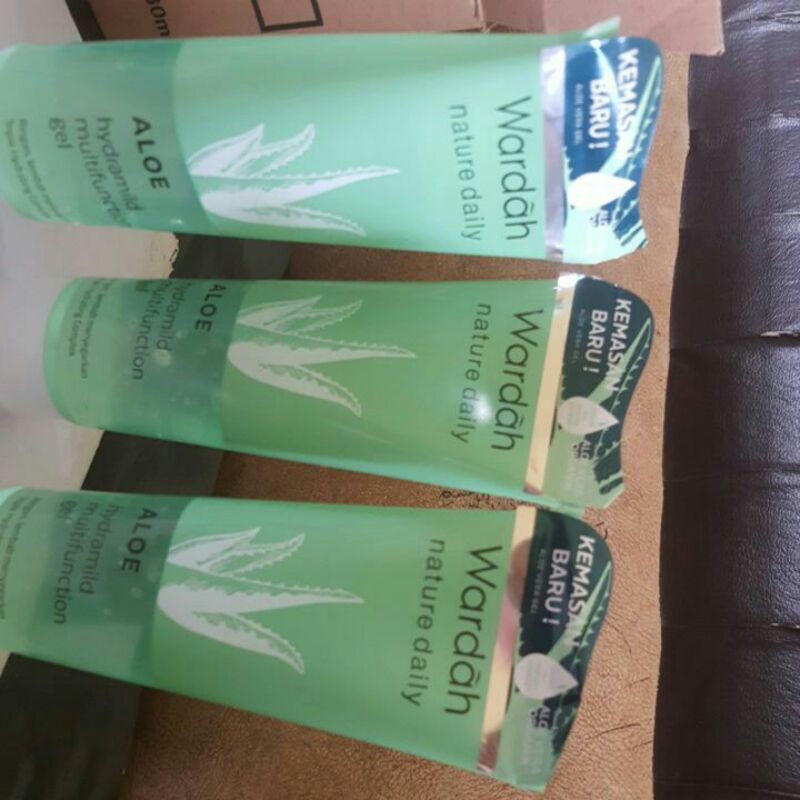 

WARDAH NATURE DAILY ALOE GEL