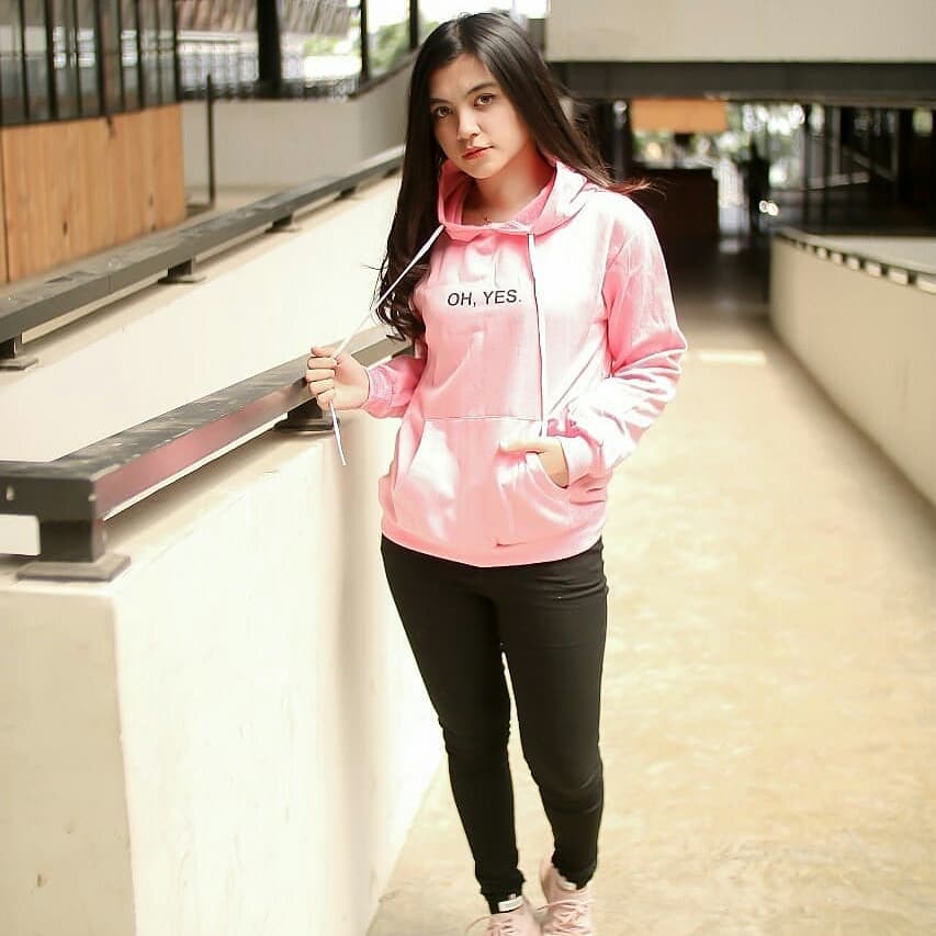 SWEATER WANITA SWEATER MODEL KEKINIAN TAMPIL KECE