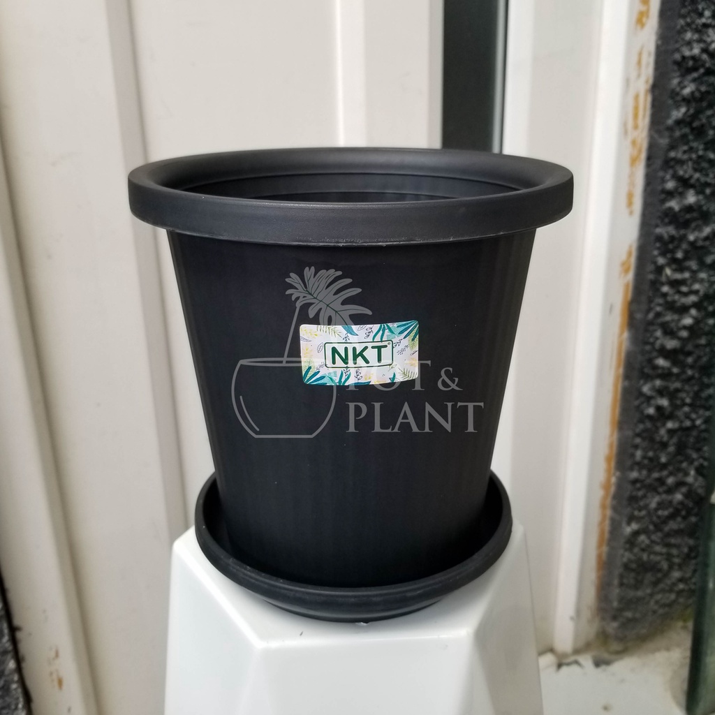Pot Plastik Tinggi NKT BOZZ 15 HITAM + TATAKAN HITAM