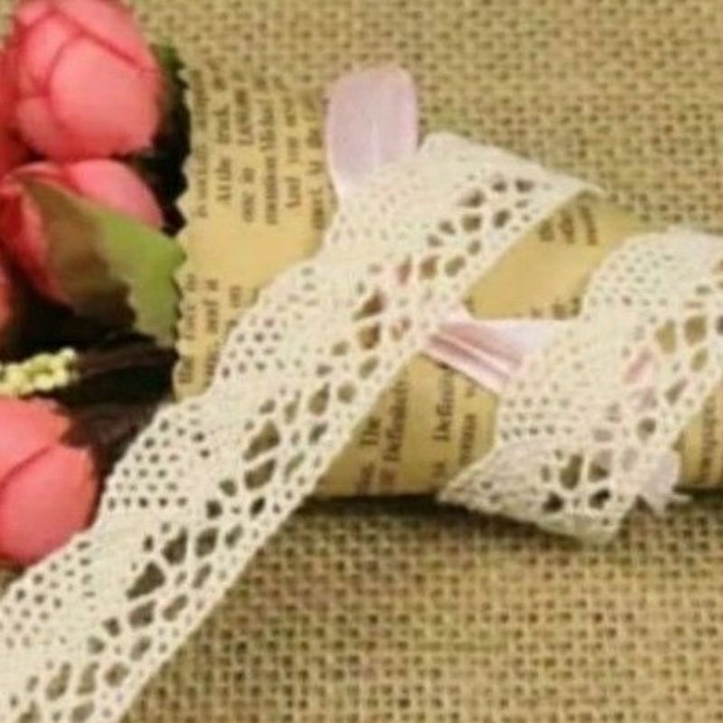 Renda rajut / renda kait  1.5cm - 2cm roll panjang 15yard.