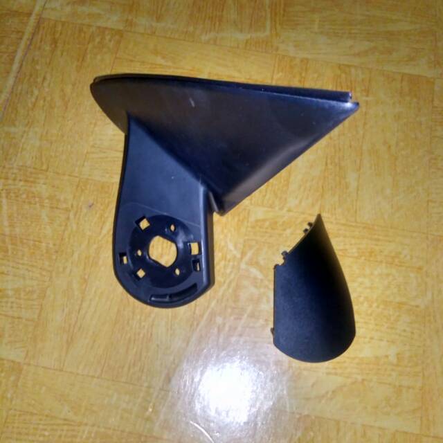 Dudukan spion kaki Toyota Rush Terios 1pcs LH sisi kiri tahun 2016-2017