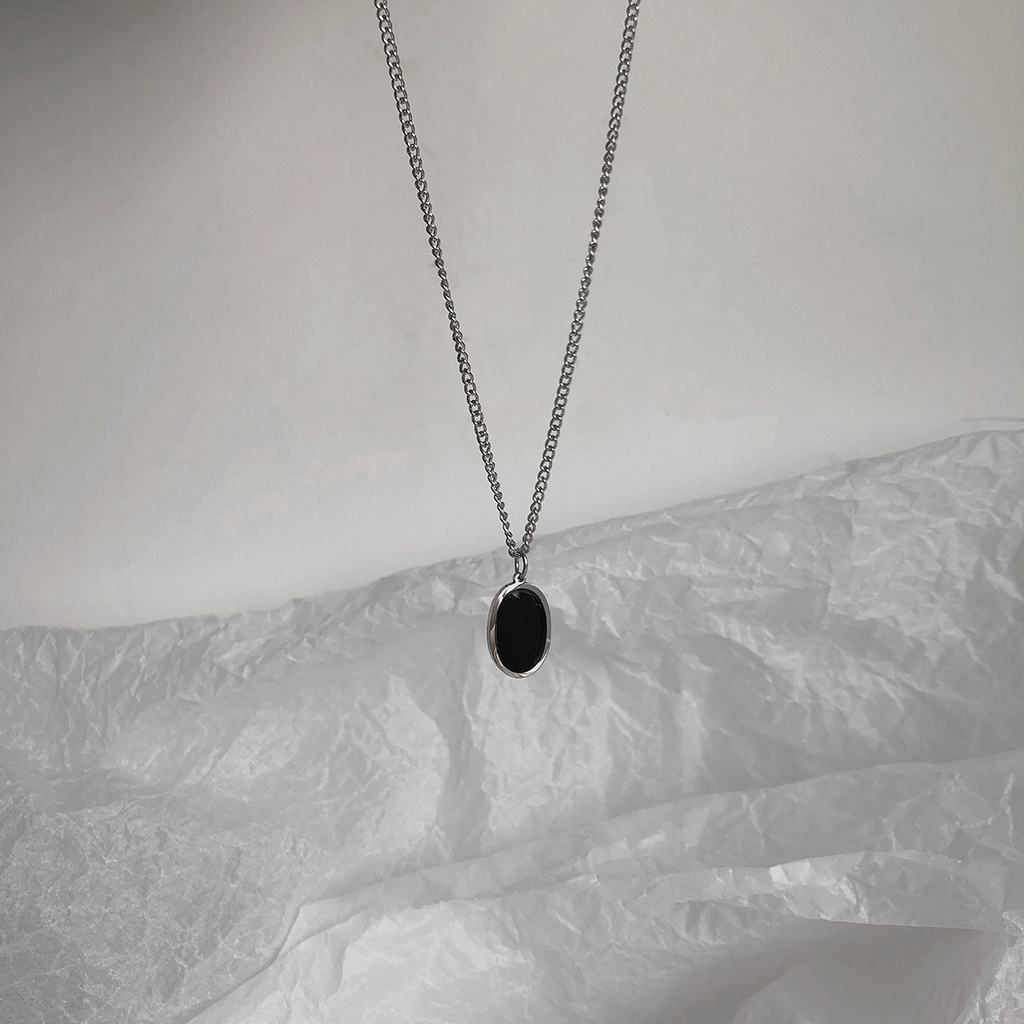 ZICO gaya yang sama hitam oval liontin titanium steel necklace ins Angin Net Merah sederhana tempera