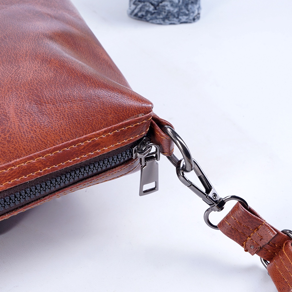 Slingbag Stylish Classic Dengan Jahitan Halus Dan Rapi Bahan Kulit Sintesis