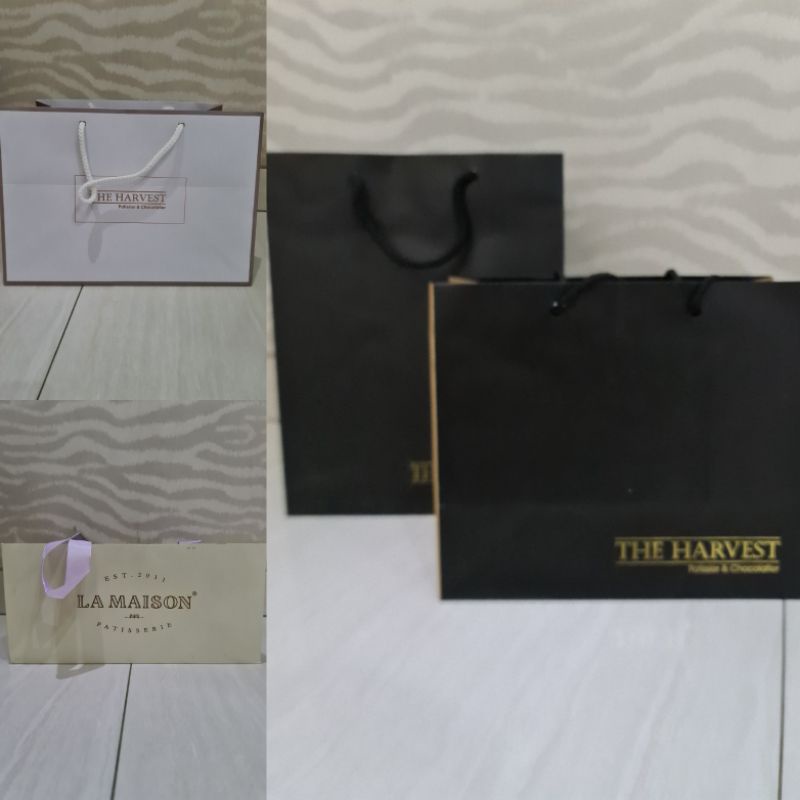 

Preloved paper bag La Maison The Harvest