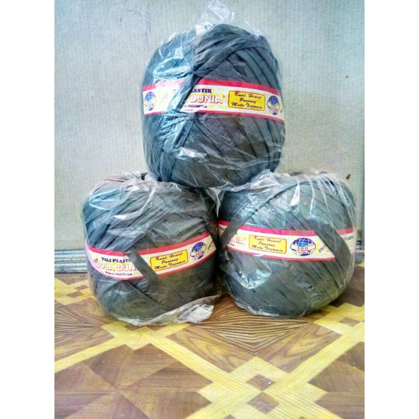 

Tali Rafia Hitam Tali Rafia Tebal Bola Dunia 1 Kg
