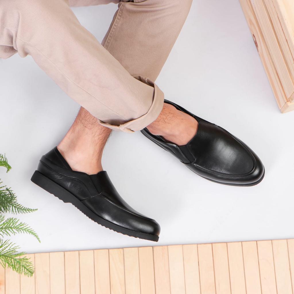 sepatu pantofel pria sepatu slip on pria sepatu loafer pria sepatu kerja cowok sepatu kantor cowok keren sepatu wisuda sepatu kondangan sepatu kulit asli model hikaru merk flavio boston