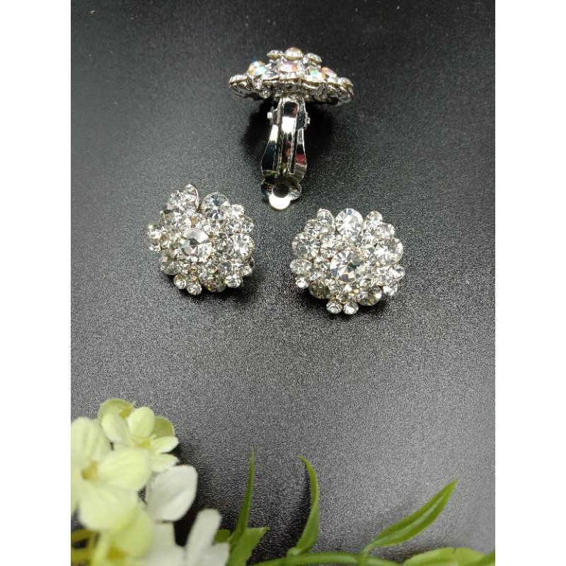 anting giwang jepit ful mata