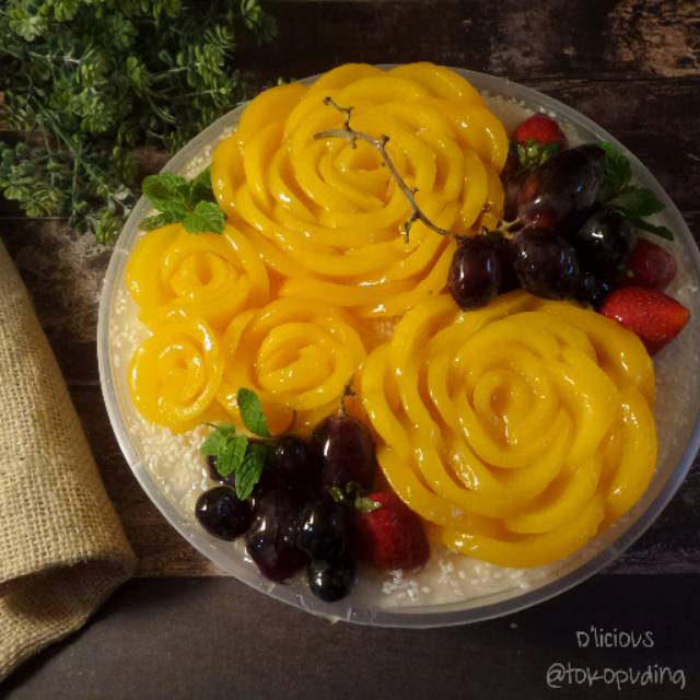 

Decorated Pudding " 6 Yellow Flowers " ( Large )