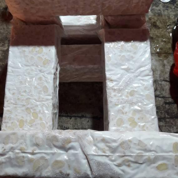 

TR6✸ Tempe Bungkus Plastik Jumbo Kurleb 500 - 600 g Banyak Peminat